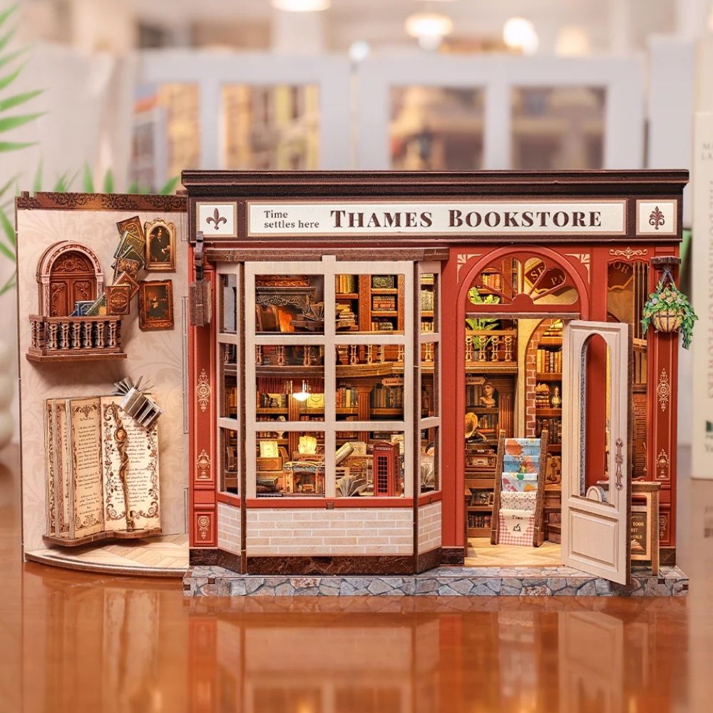 Miniature House - Thames Bookstore Figured'Art
