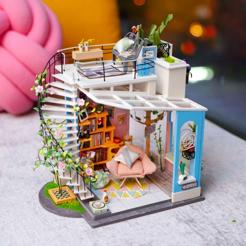 Miniature House - Dora's Loft