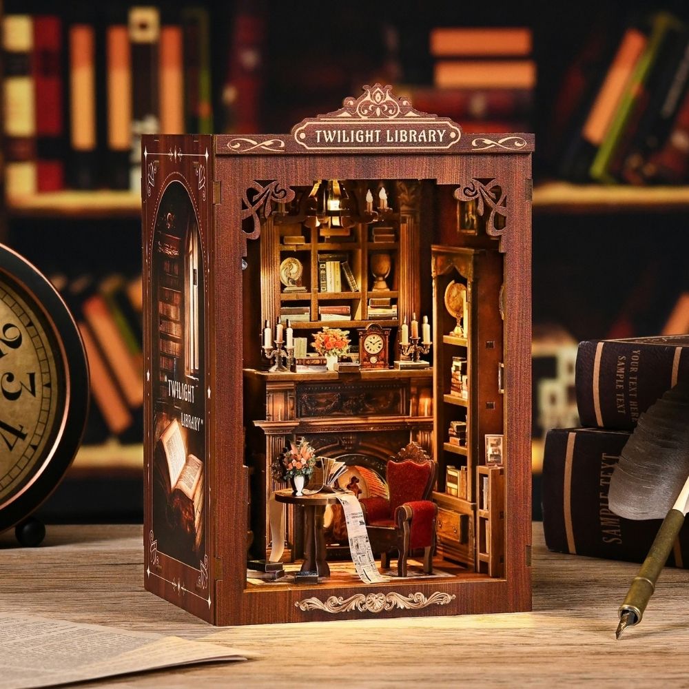 DIY Book Nook Kit - The Twilight Library Figured'Art