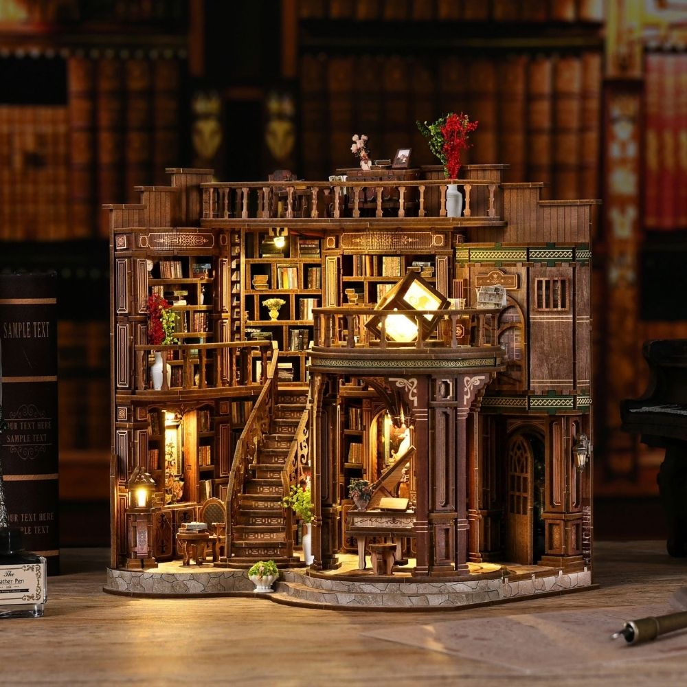 Miniature House - Dreamy Book Hall Figured'Art