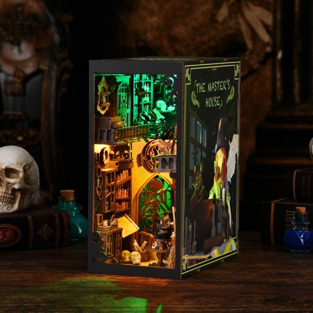 DIY Book Nook Kit - The Master's House Figured'Art