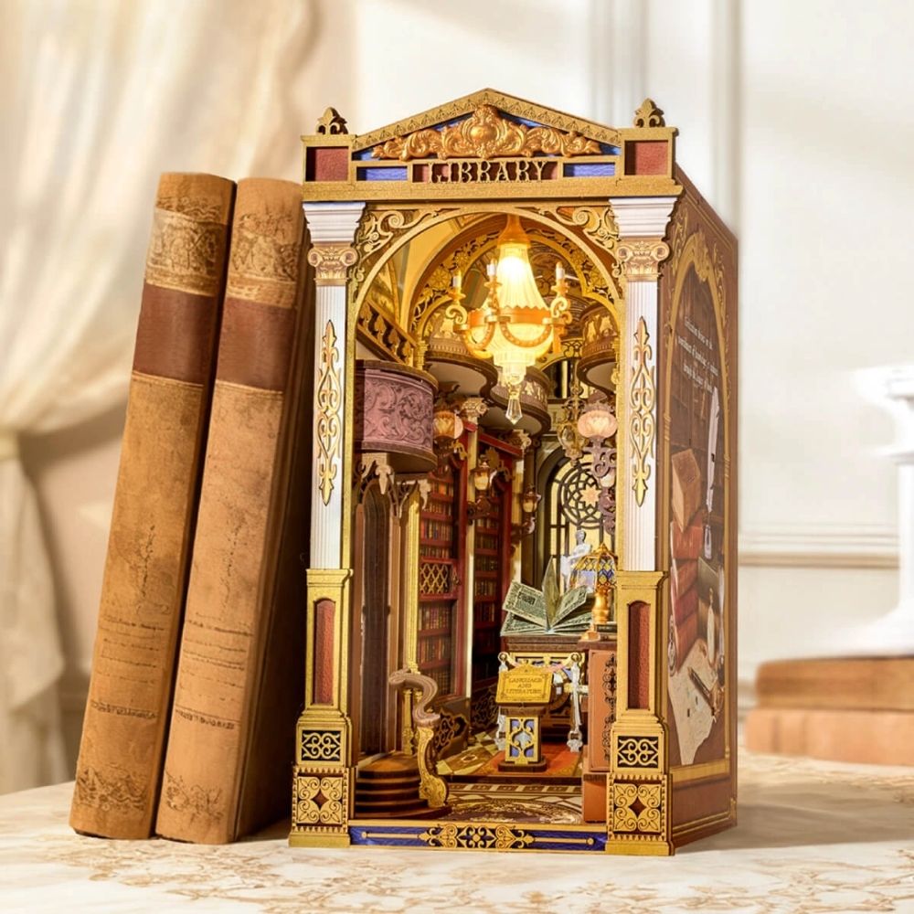 DIY Book Nook Kit  - Library of Wonders Figured'Art